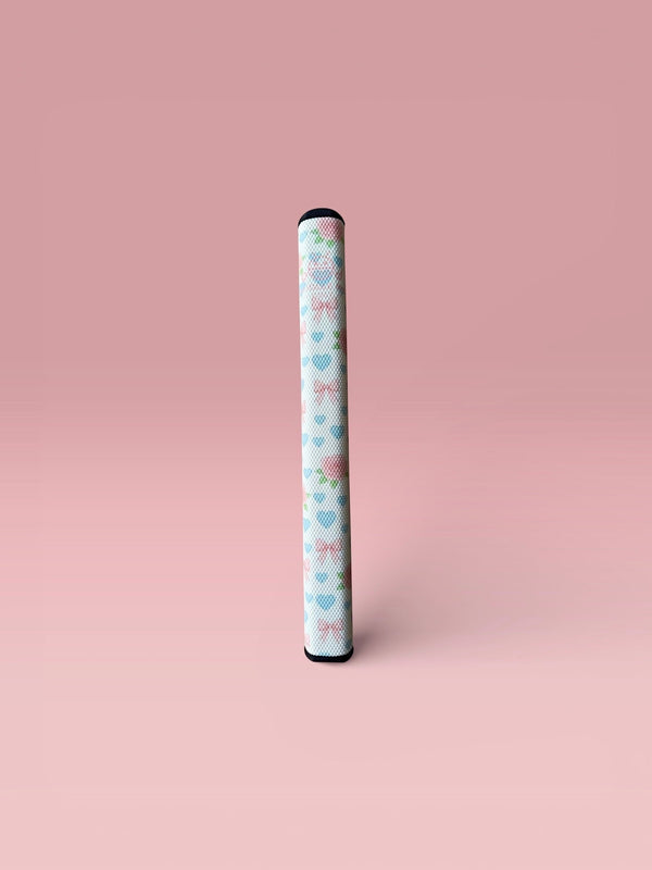 Snuggle Bug Golf Sweetheart Rose putter grip in white with pink roses, blue hearts, and bows on a pink background.