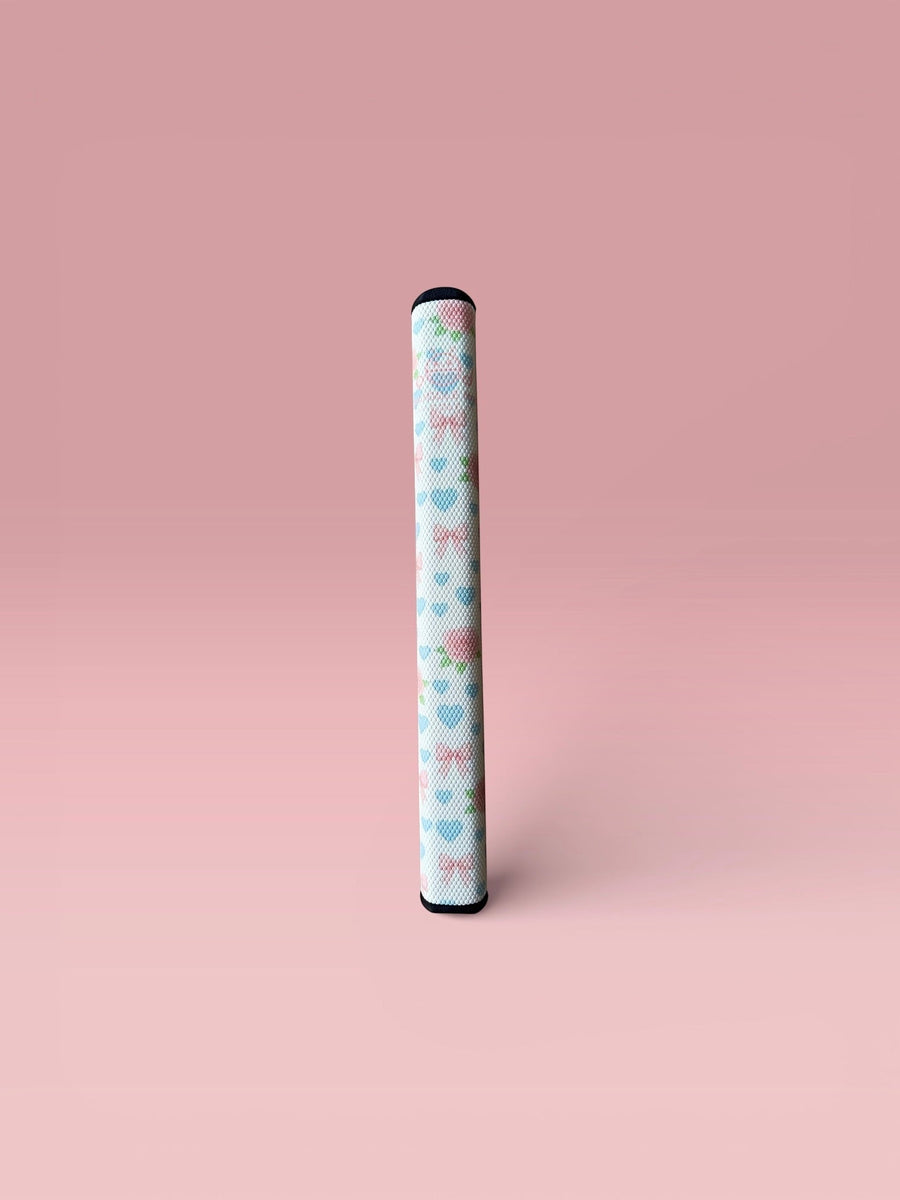 Snuggle Bug Golf Sweetheart Rose putter grip in white with pink roses, blue hearts, and bows on a pink background.